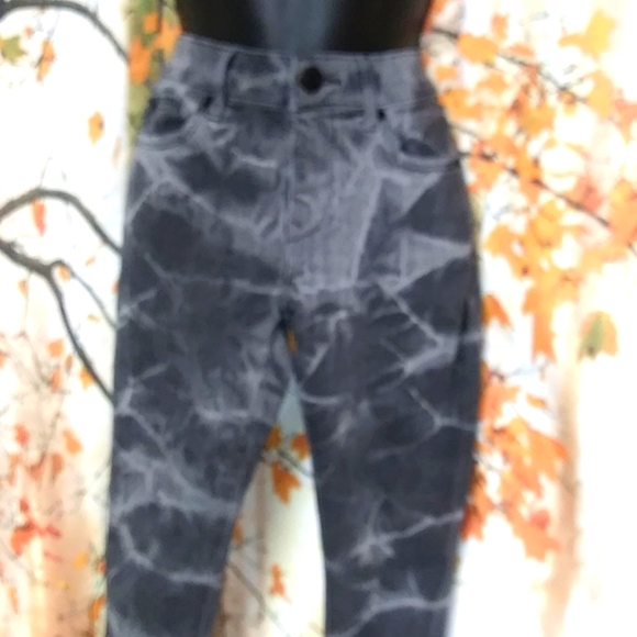 Express Jeans Black and Gray Water Pattern - Picture 2 of 6